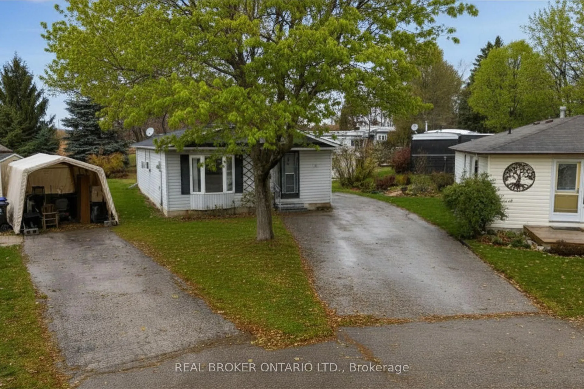 Photo 33 of 8 Maple Leaf Terrace, Innisfil, Cookstown — HOMEH