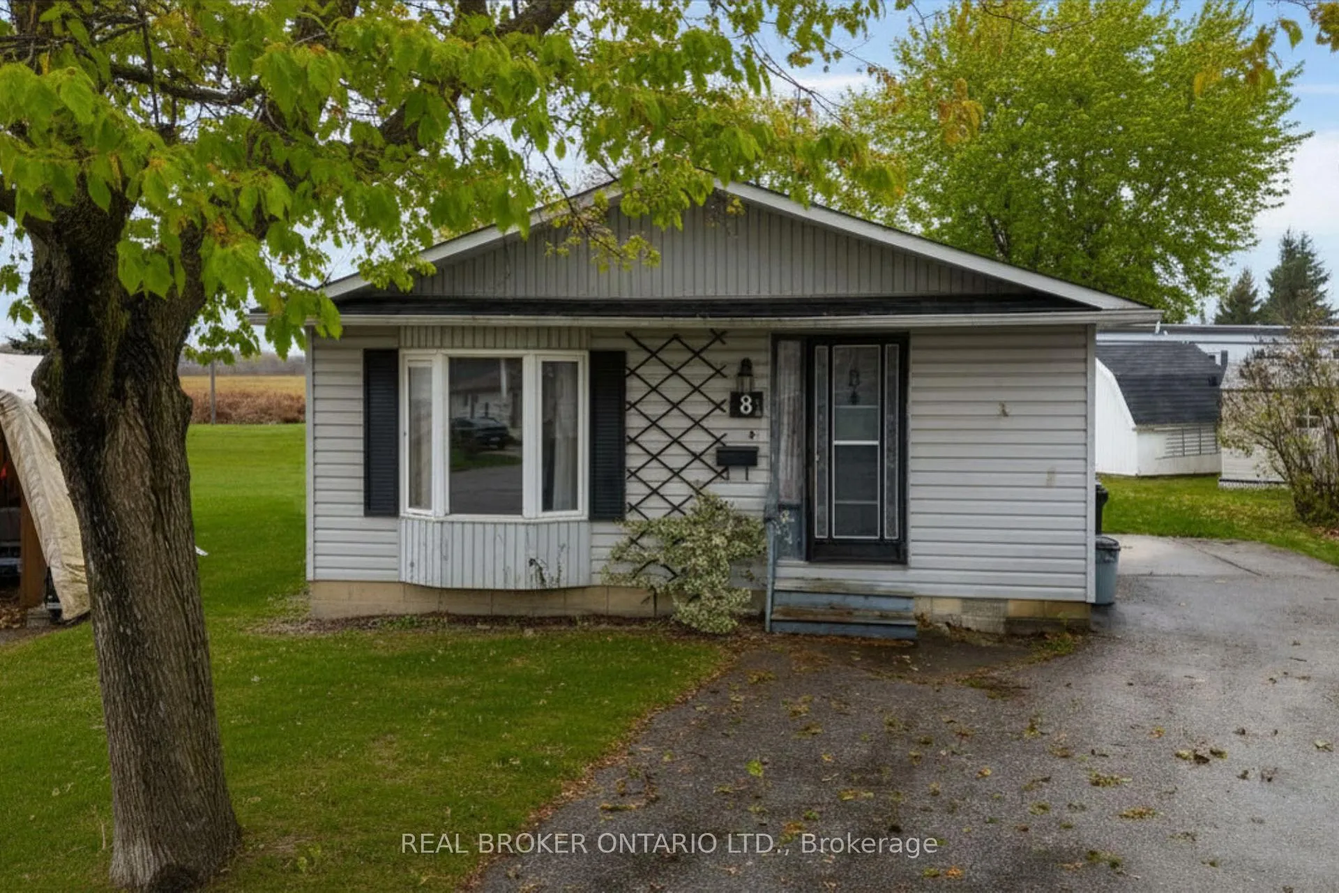 Photo 36 of 8 Maple Leaf Terrace, Innisfil, Cookstown — HOMEH