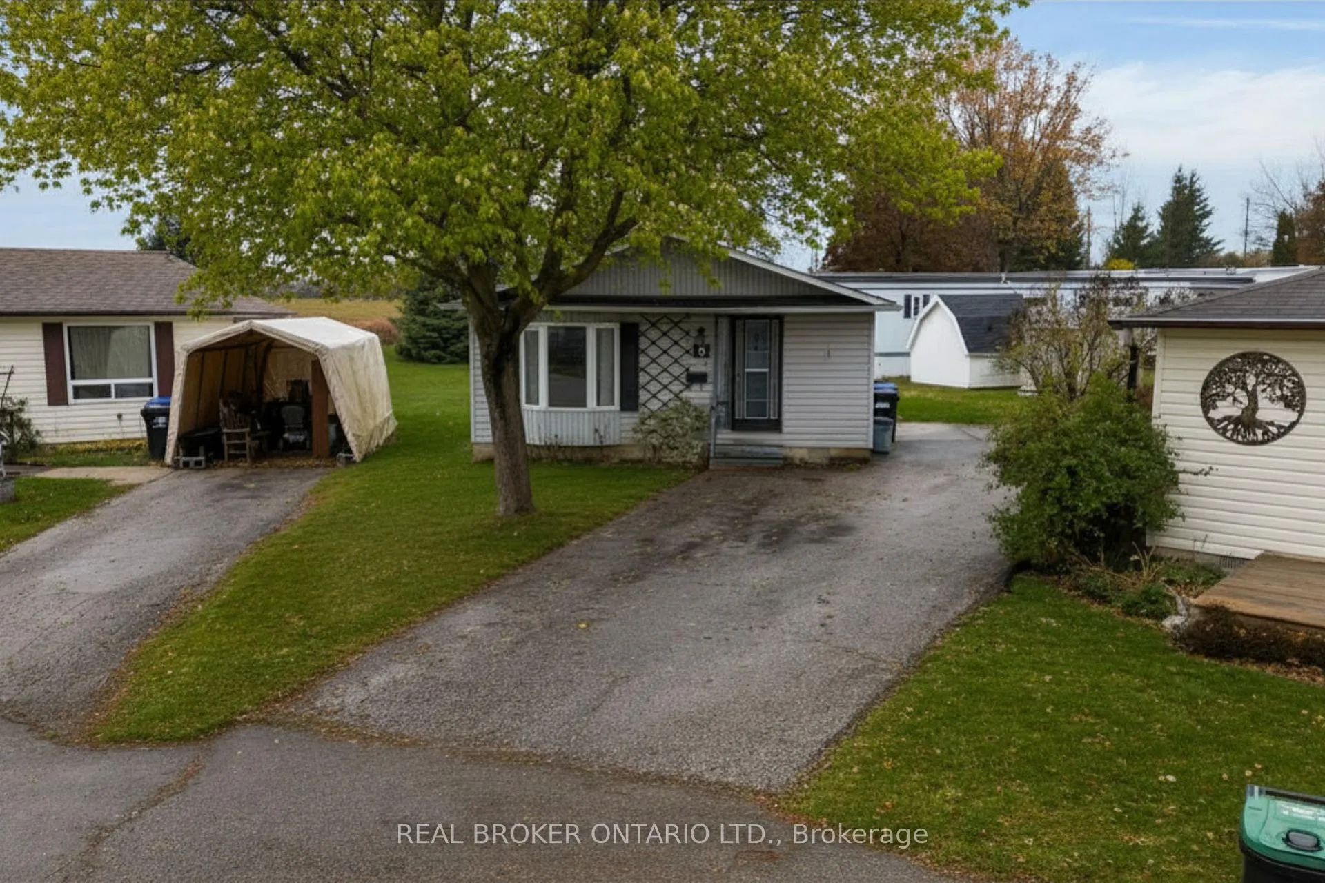 Photo 37 of 8 Maple Leaf Terrace, Innisfil, Cookstown — HOMEH