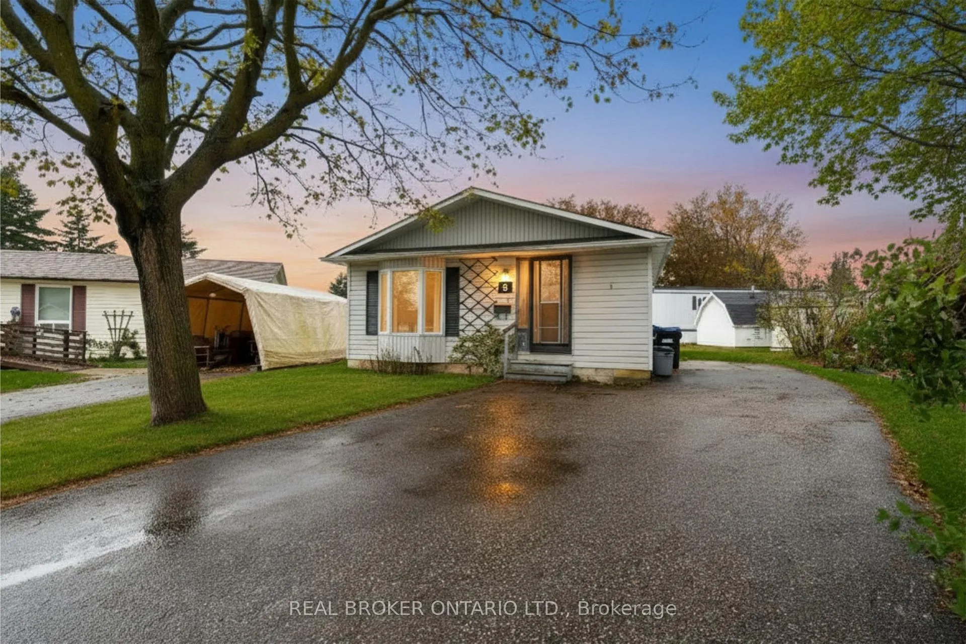 Photo 38 of 8 Maple Leaf Terrace, Innisfil, Cookstown — HOMEH
