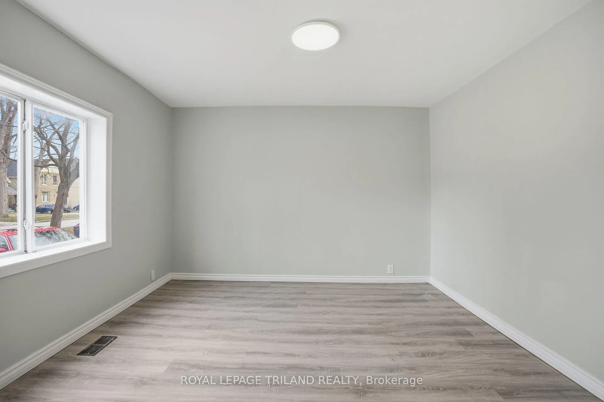 Photo 3 of 151 Waterloo Street, London, East K — HOMEH