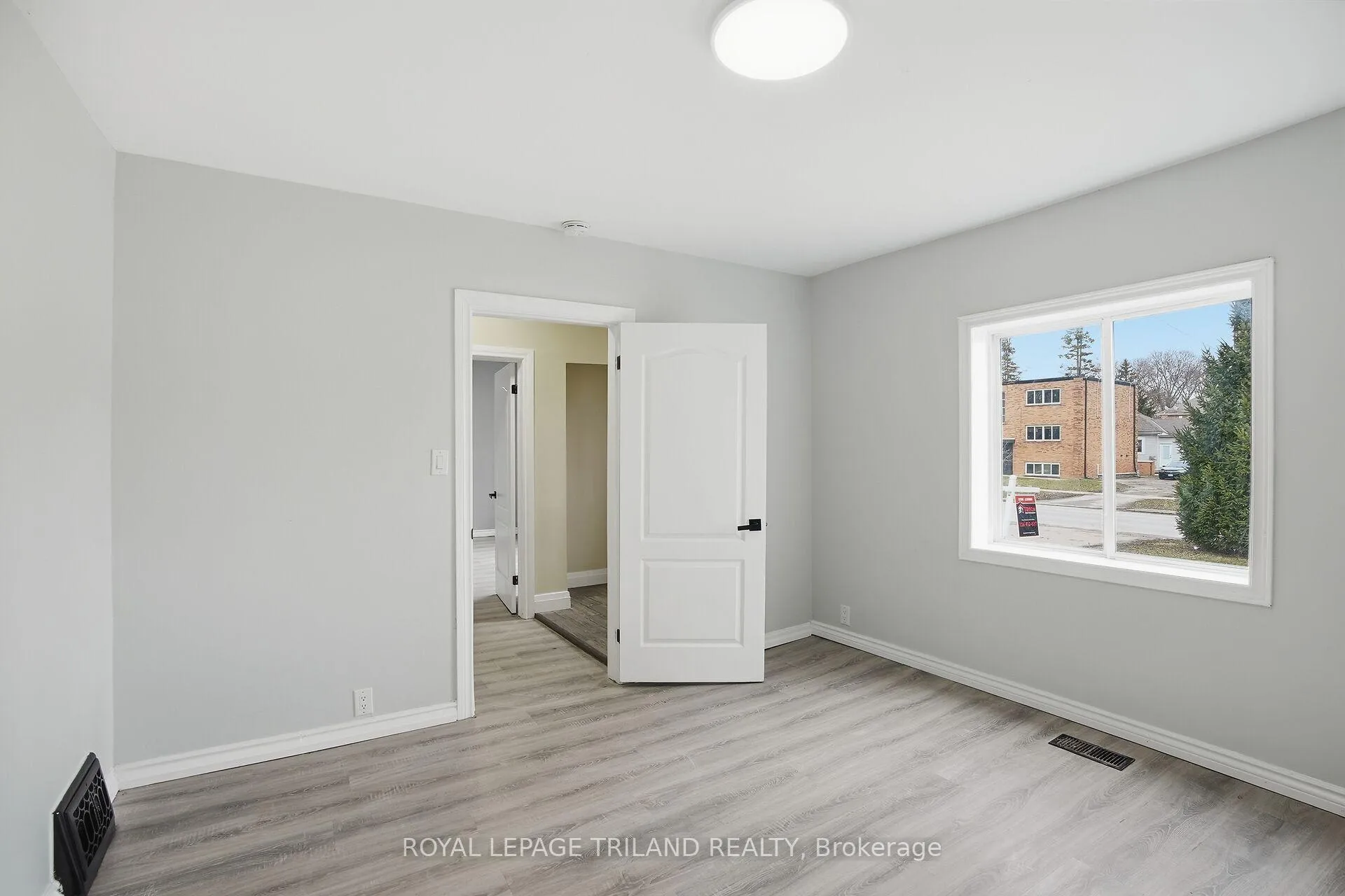 Photo 4 of 151 Waterloo Street, London, East K — HOMEH