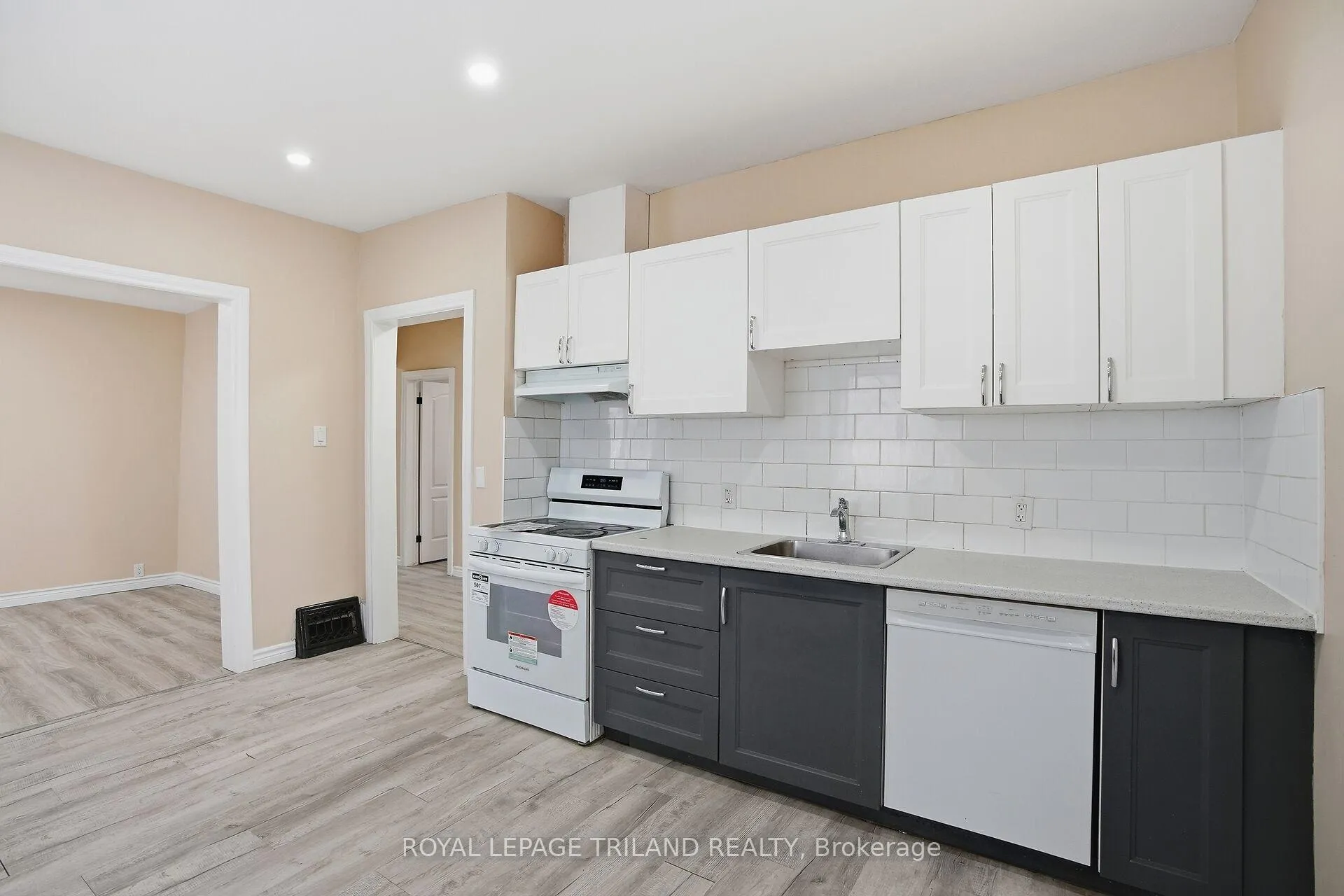 Photo 7 of 151 Waterloo Street, London, East K — HOMEH