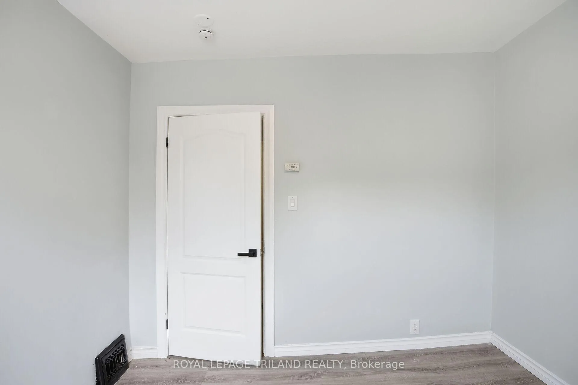 Photo 13 of 151 Waterloo Street, London, East K — HOMEH