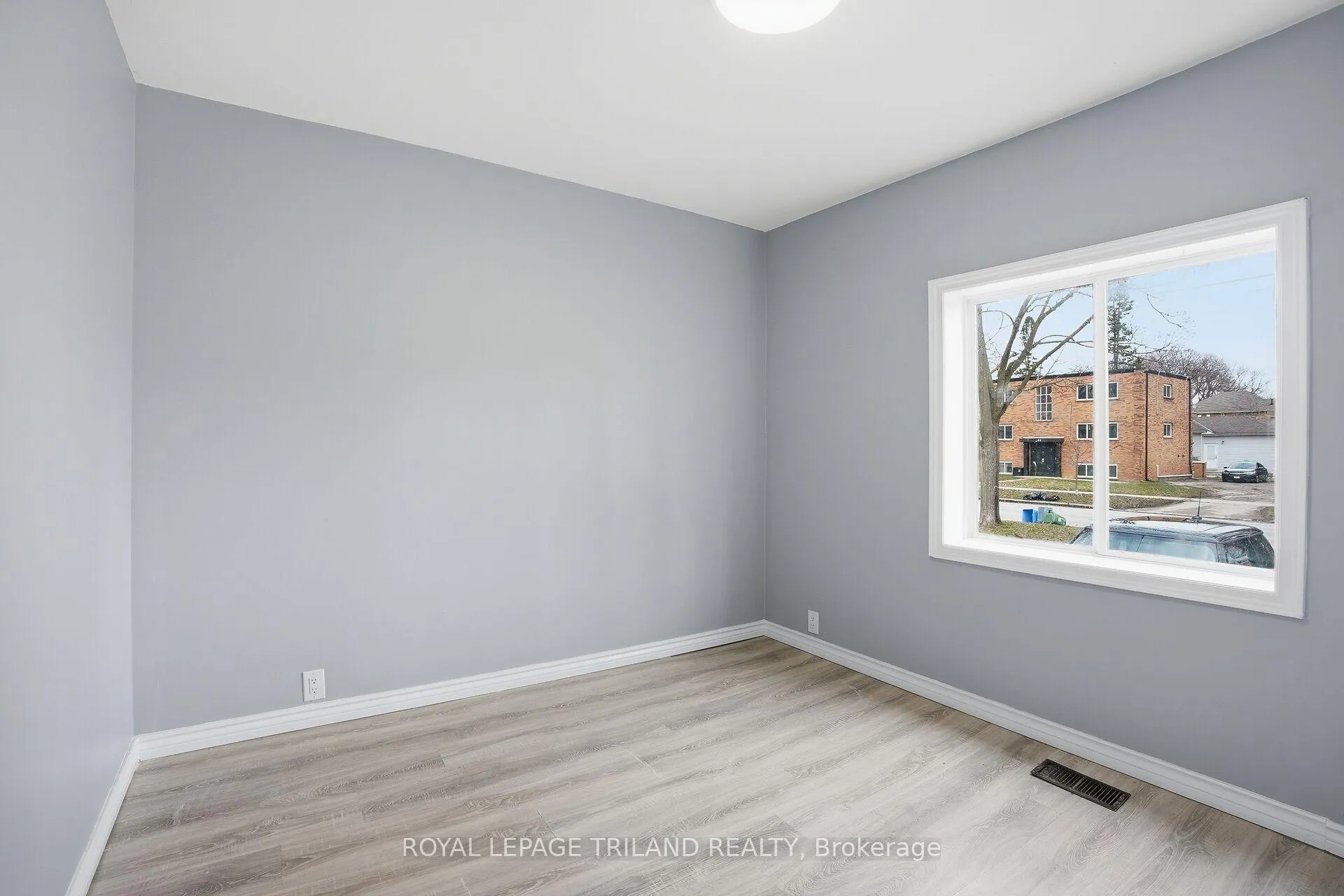 Photo 17 of 151 Waterloo Street, London, East K — HOMEH