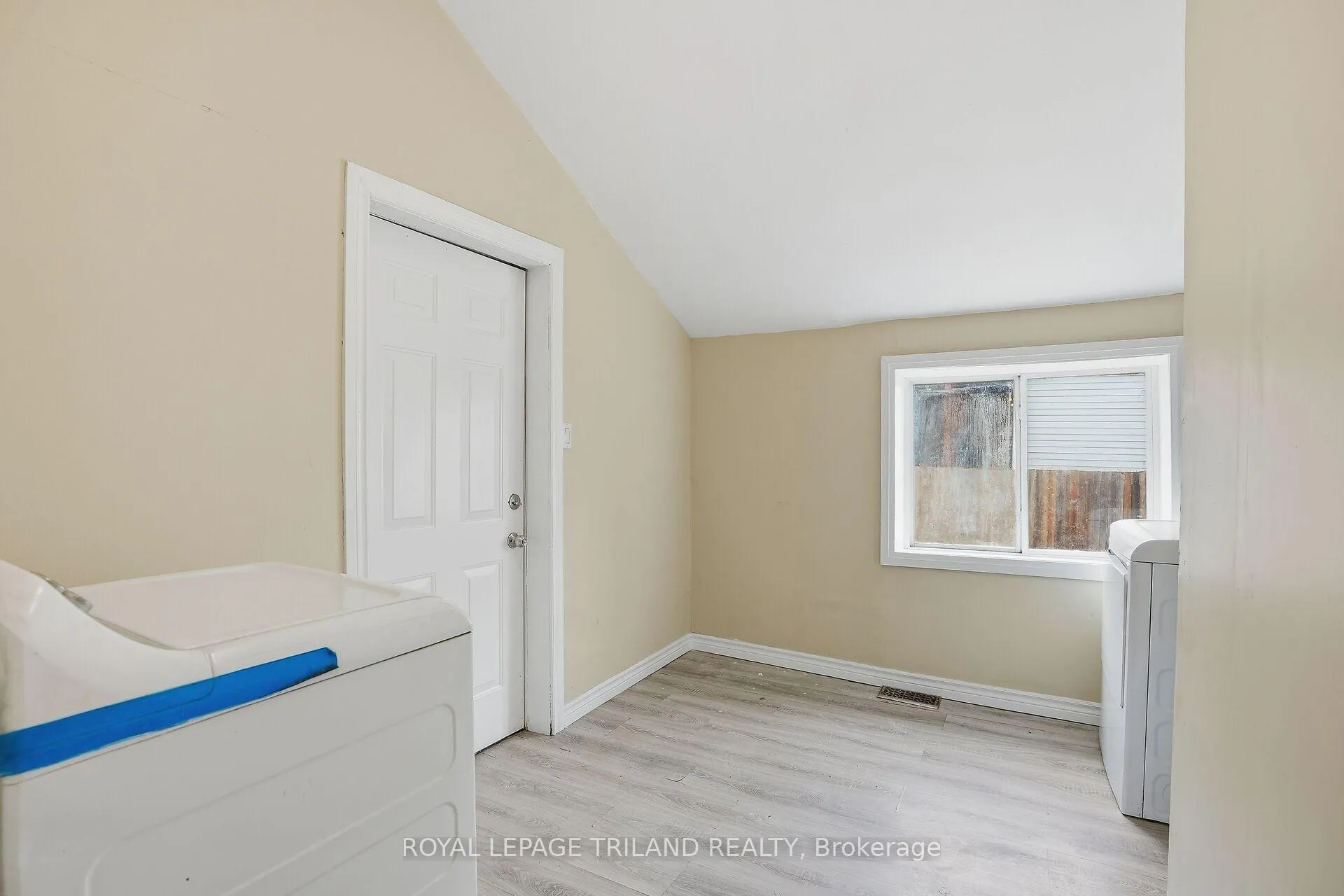 Photo 20 of 151 Waterloo Street, London, East K — HOMEH