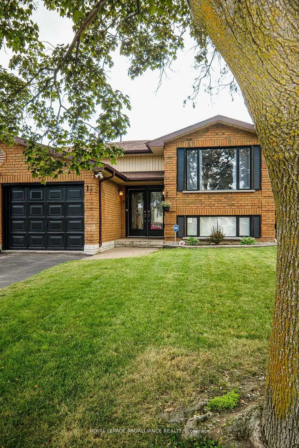 Photo 3 of 11 Springbrook Crescent, Belleville, Belleville Ward — HOMEH