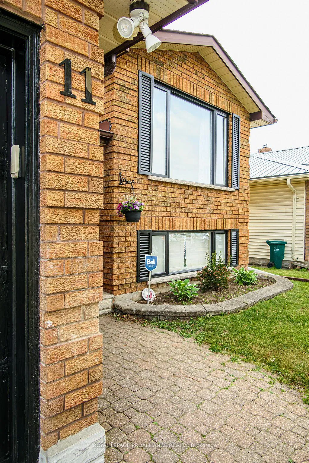 Photo 5 of 11 Springbrook Crescent, Belleville, Belleville Ward — HOMEH