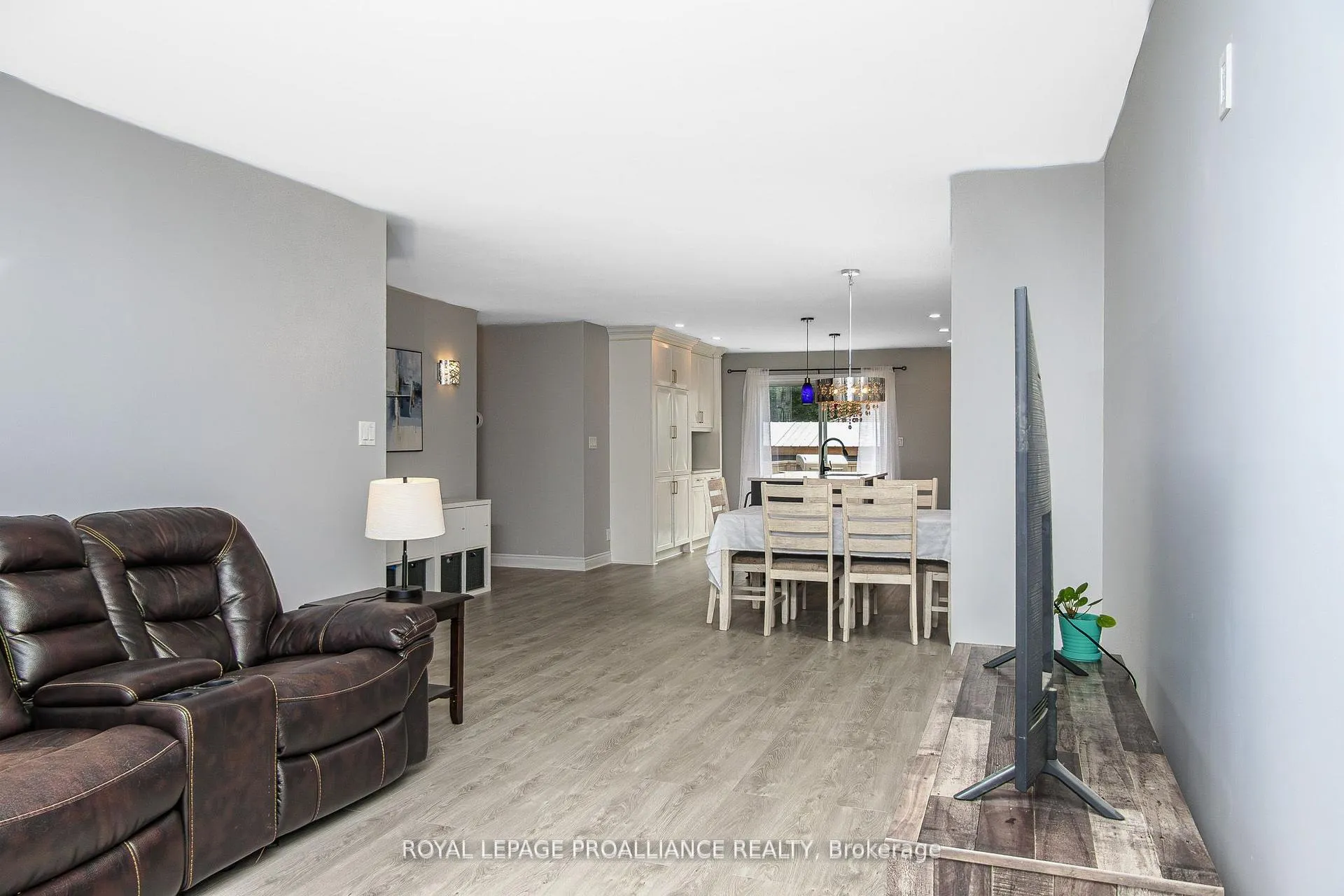Photo 13 of 11 Springbrook Crescent, Belleville, Belleville Ward — HOMEH