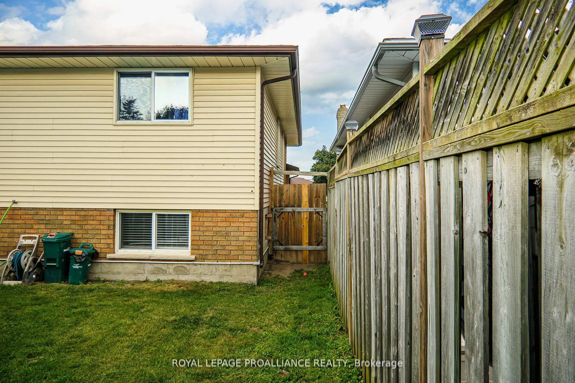 Photo 44 of 11 Springbrook Crescent, Belleville, Belleville Ward — HOMEH