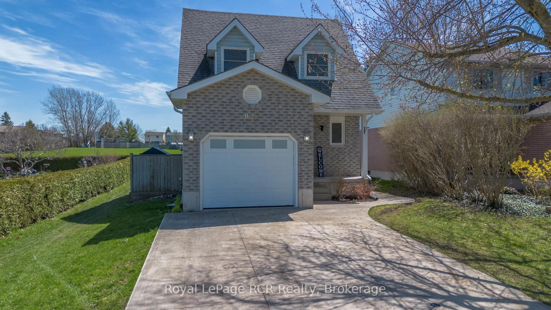 Photo 2 of 821 Mackendrick Drive, Kincardine — HOMEH