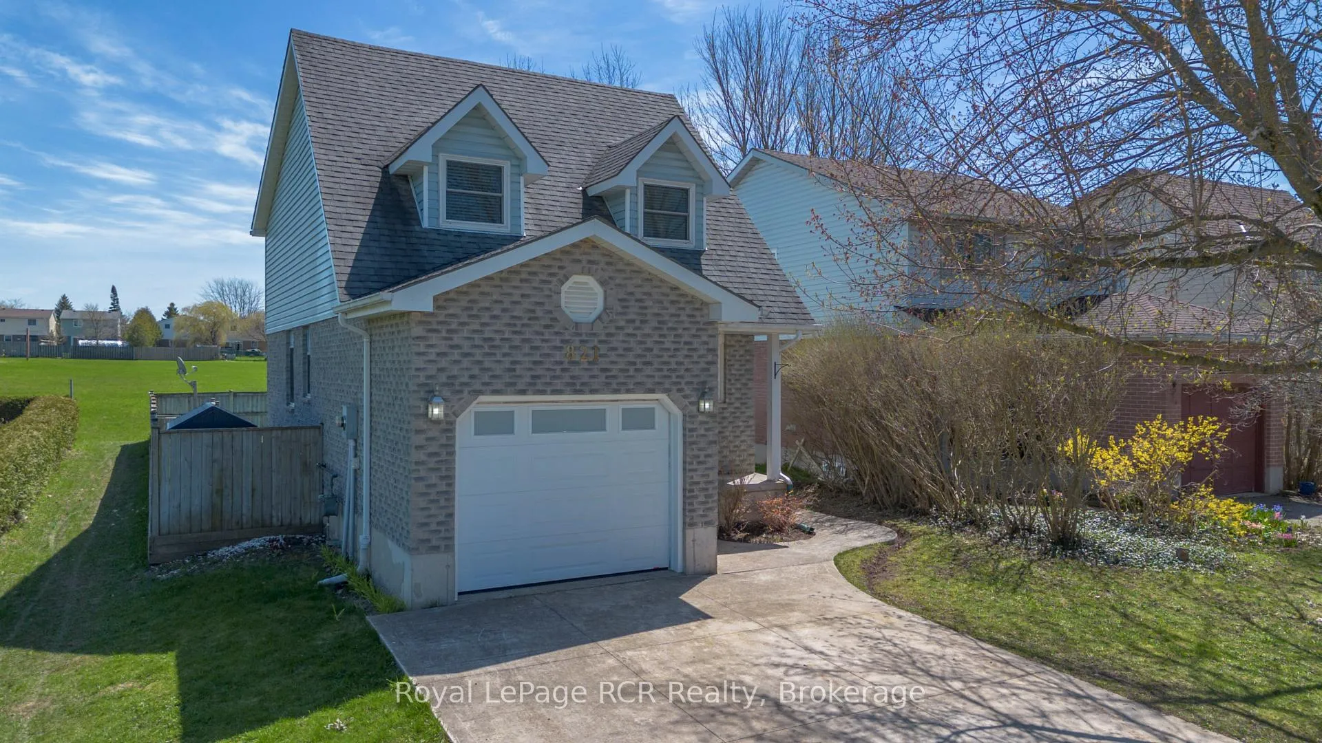 Photo 3 of 821 Mackendrick Drive, Kincardine — HOMEH