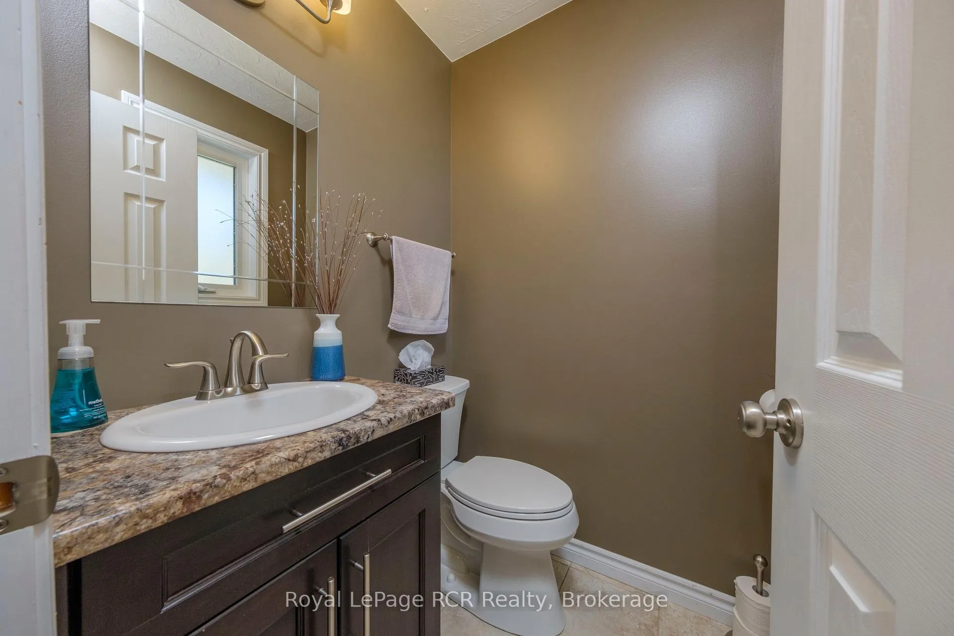 Photo 9 of 821 Mackendrick Drive, Kincardine — HOMEH