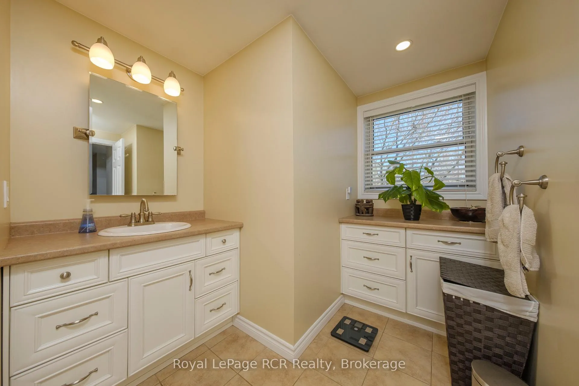Photo 23 of 821 Mackendrick Drive, Kincardine — HOMEH