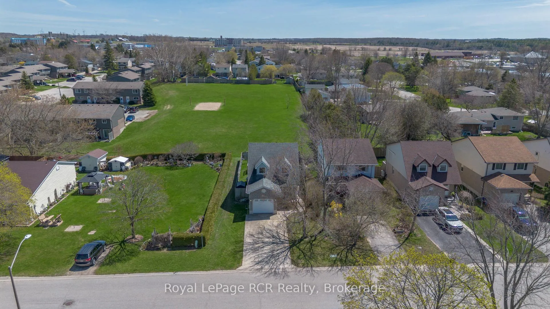 Photo 31 of 821 Mackendrick Drive, Kincardine — HOMEH
