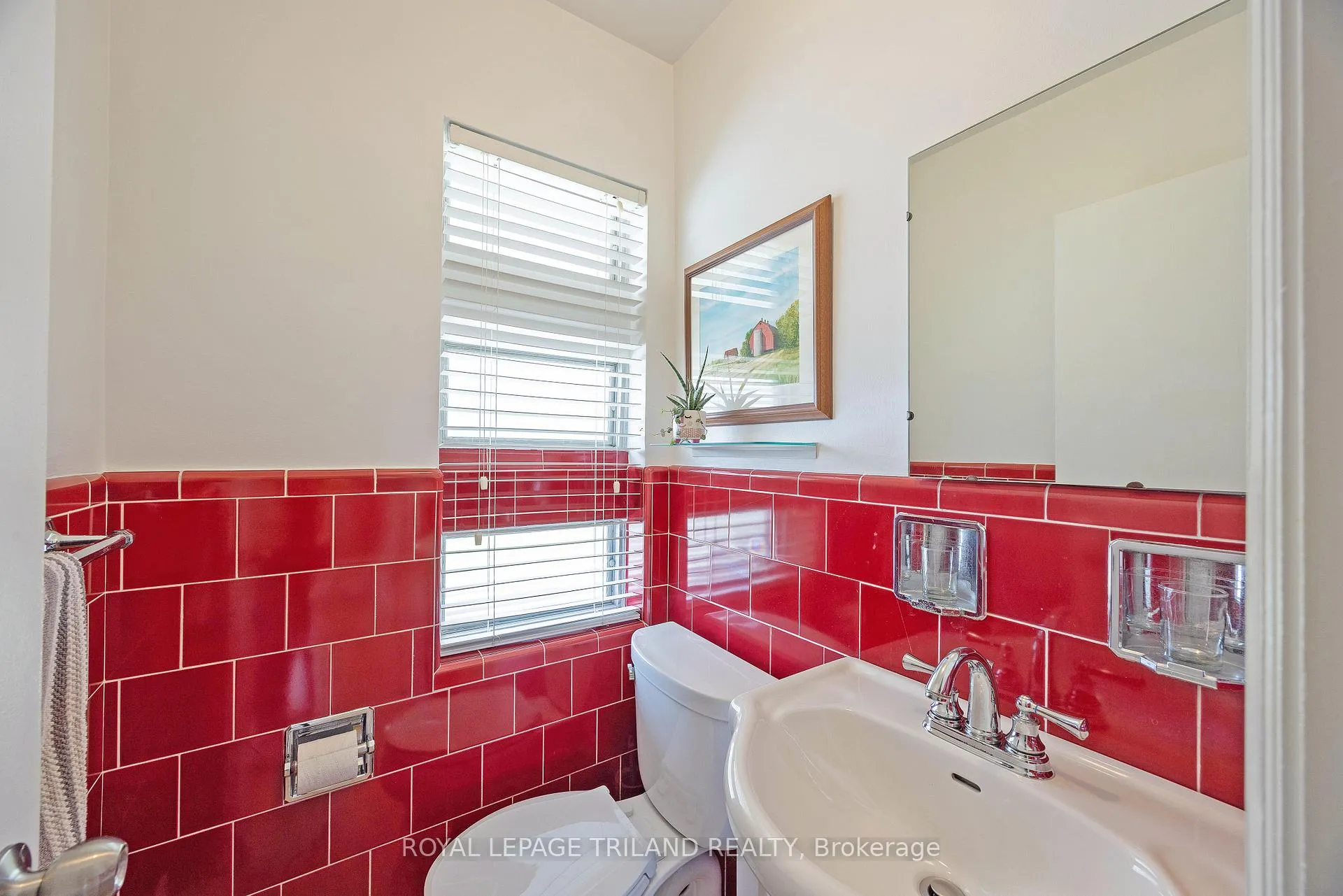Photo 12 of 6 Rosel Crescent, London, South G — HOMEH