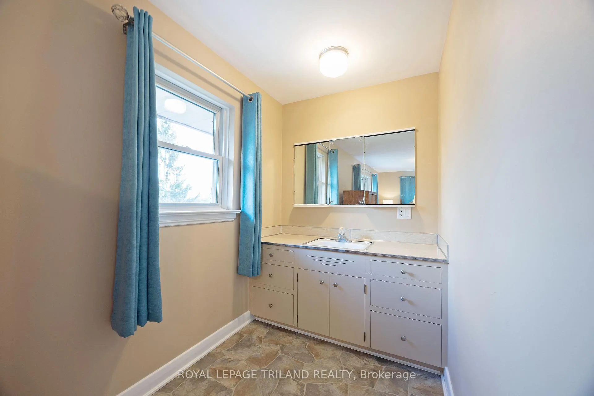 Photo 25 of 6 Rosel Crescent, London, South G — HOMEH