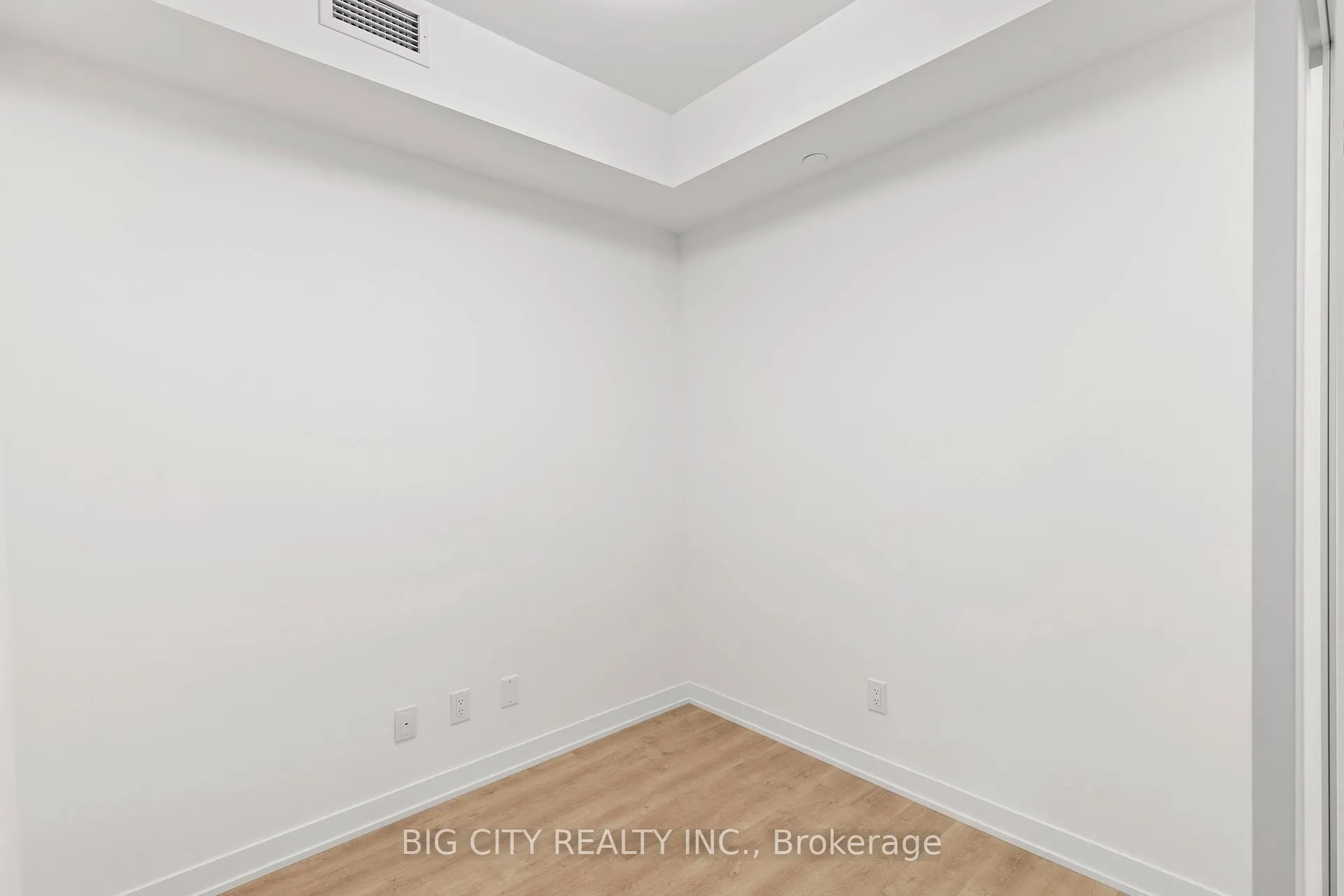 Photo 5 of Unit 517, 8119 Birchmount Road, Markham, Unionville — HOMEH