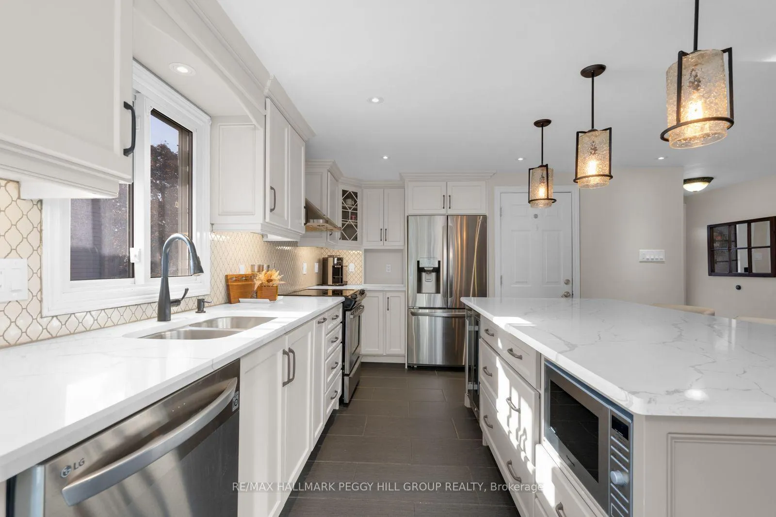 Photo 3 of 13 Coles Street, Barrie, Sunnidale — HOMEH