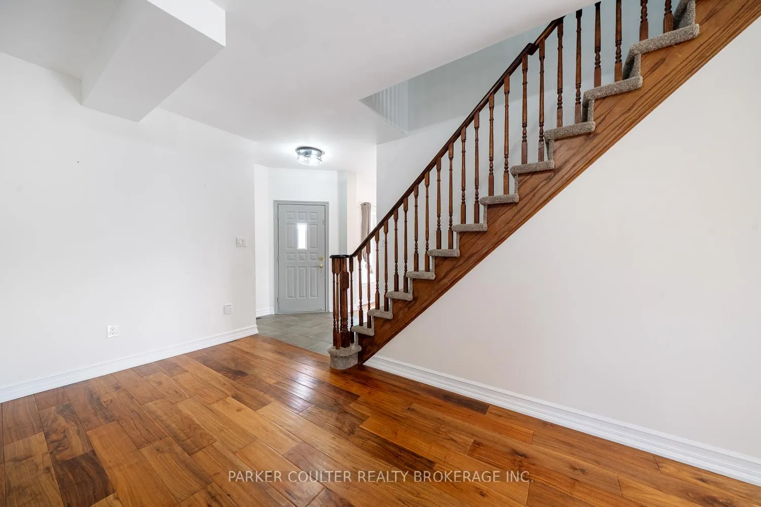 Photo 3 of 151 Raymond Crescent, Barrie, Painswick South — HOMEH