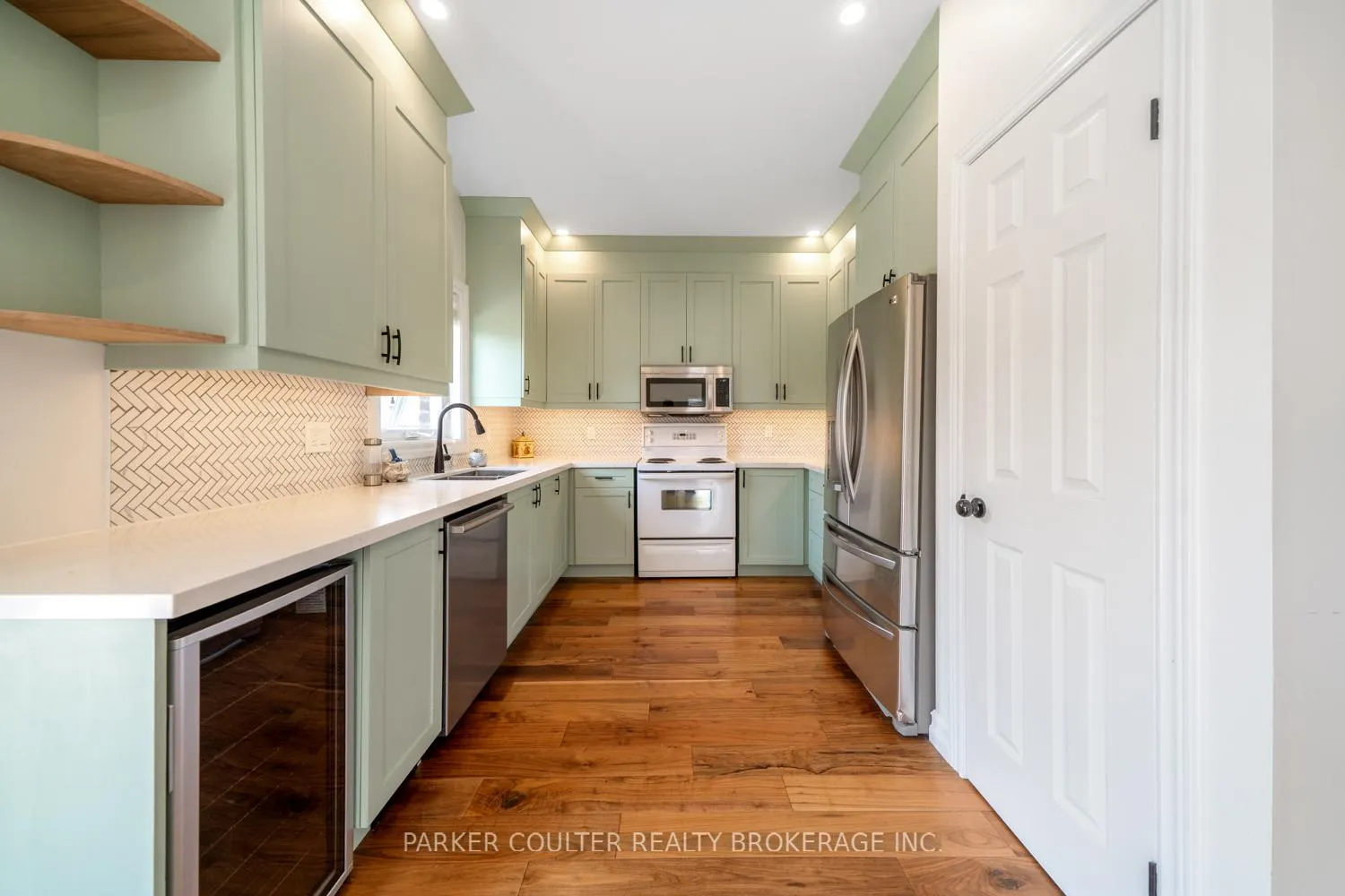 Photo 9 of 151 Raymond Crescent, Barrie, Painswick South — HOMEH
