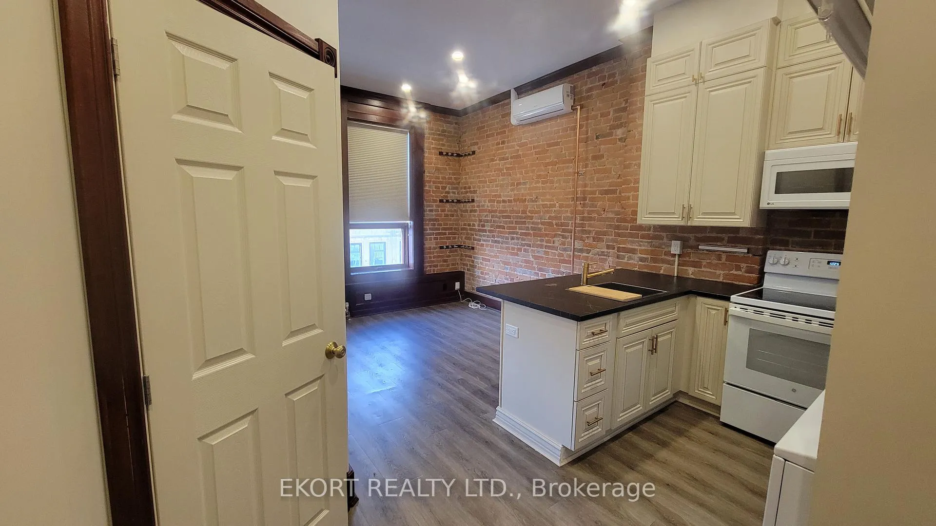 Photo 4 of Unit 5, 251 Front Street, Belleville, Belleville Ward — HOMEH