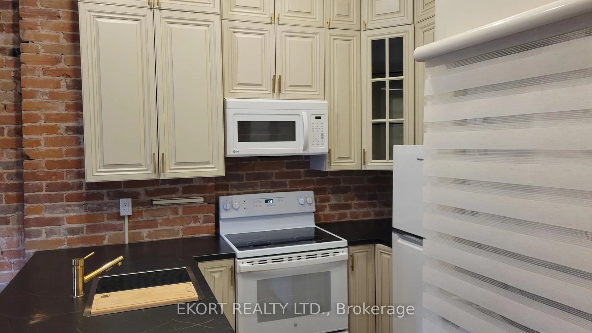 Photo 6 of Unit 5, 251 Front Street, Belleville, Belleville Ward — HOMEH