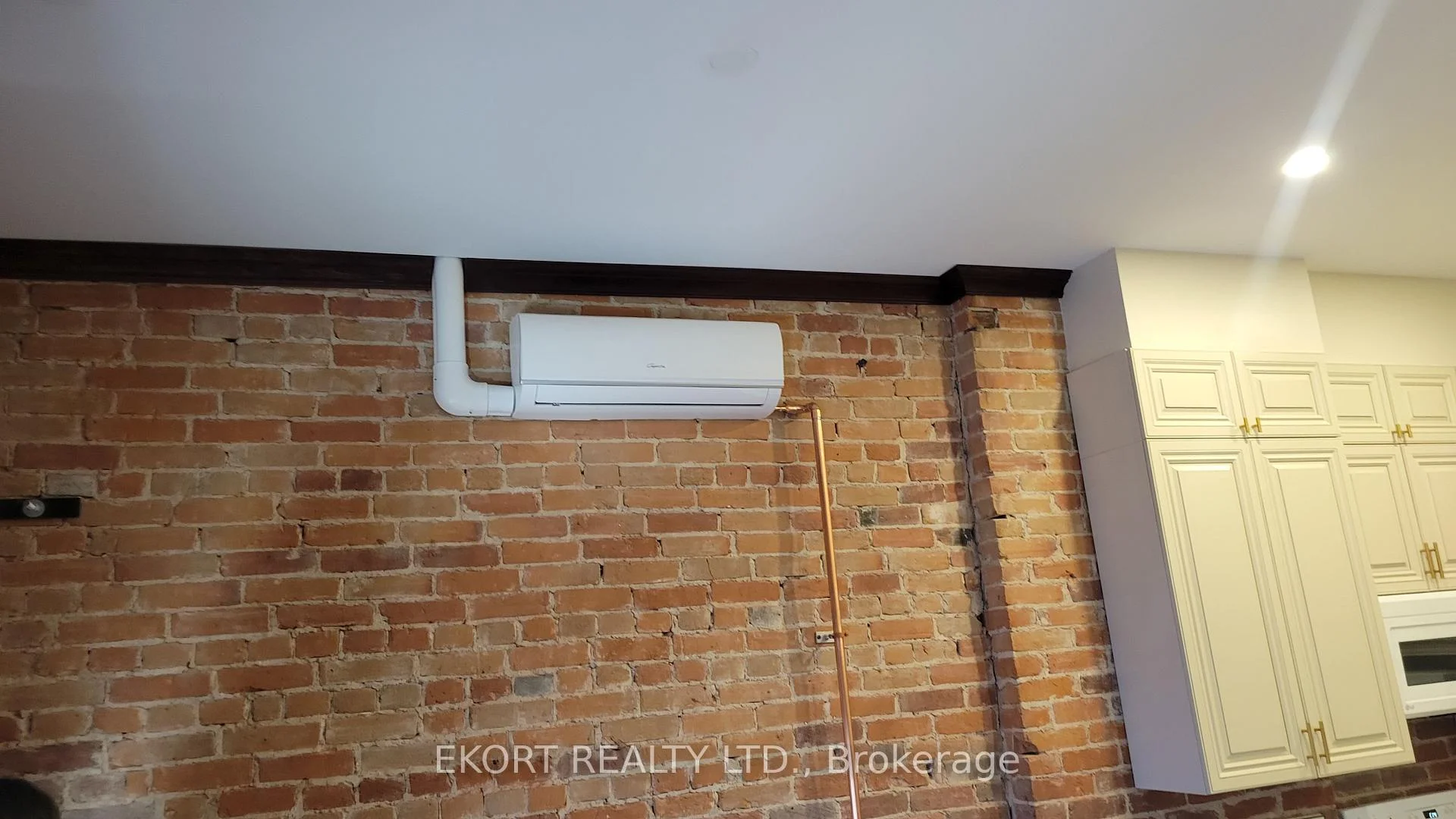 Photo 2 of Unit 5, 251 Front Street, Belleville, Belleville Ward — HOMEH