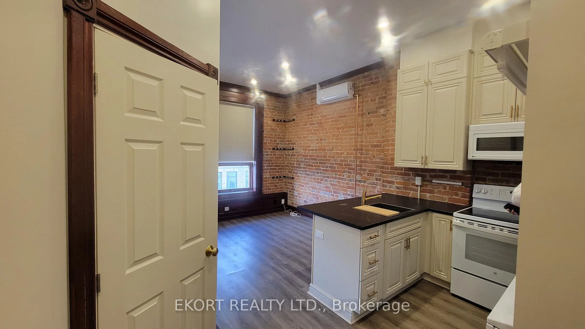 Photo 8 of Unit 5, 251 Front Street, Belleville, Belleville Ward — HOMEH