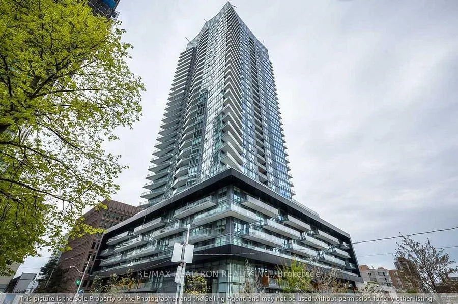 Photo 1 of Unit 612, 30 Roehampton Avenue, Toronto, Mount Pleasant West — HOMEH