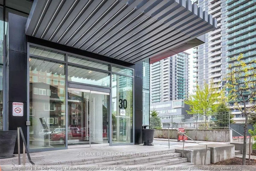 Photo 2 of Unit 612, 30 Roehampton Avenue, Toronto, Mount Pleasant West — HOMEH