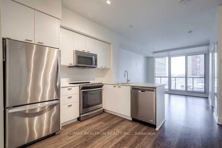 Photo 3 of Unit 612, 30 Roehampton Avenue, Toronto, Mount Pleasant West — HOMEH