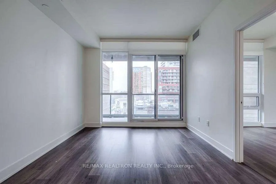 Photo 5 of Unit 612, 30 Roehampton Avenue, Toronto, Mount Pleasant West — HOMEH
