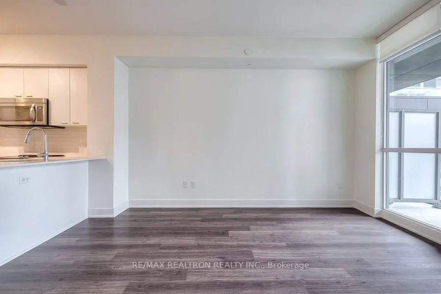 Photo 6 of Unit 612, 30 Roehampton Avenue, Toronto, Mount Pleasant West — HOMEH