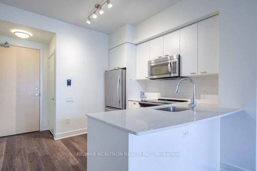 Photo 8 of Unit 612, 30 Roehampton Avenue, Toronto, Mount Pleasant West — HOMEH