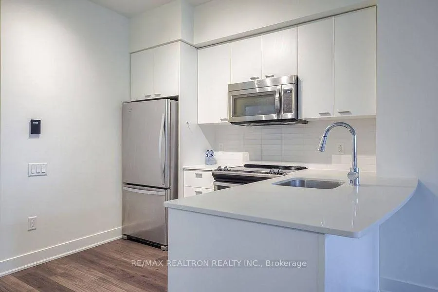 Photo 9 of Unit 612, 30 Roehampton Avenue, Toronto, Mount Pleasant West — HOMEH