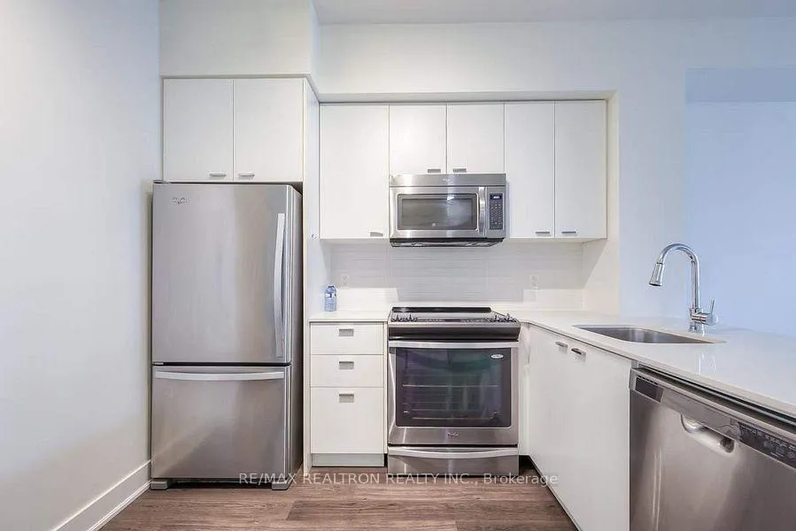 Photo 10 of Unit 612, 30 Roehampton Avenue, Toronto, Mount Pleasant West — HOMEH