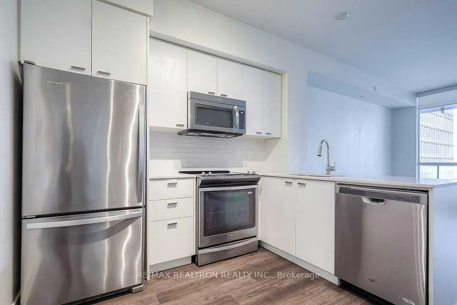 Photo 11 of Unit 612, 30 Roehampton Avenue, Toronto, Mount Pleasant West — HOMEH