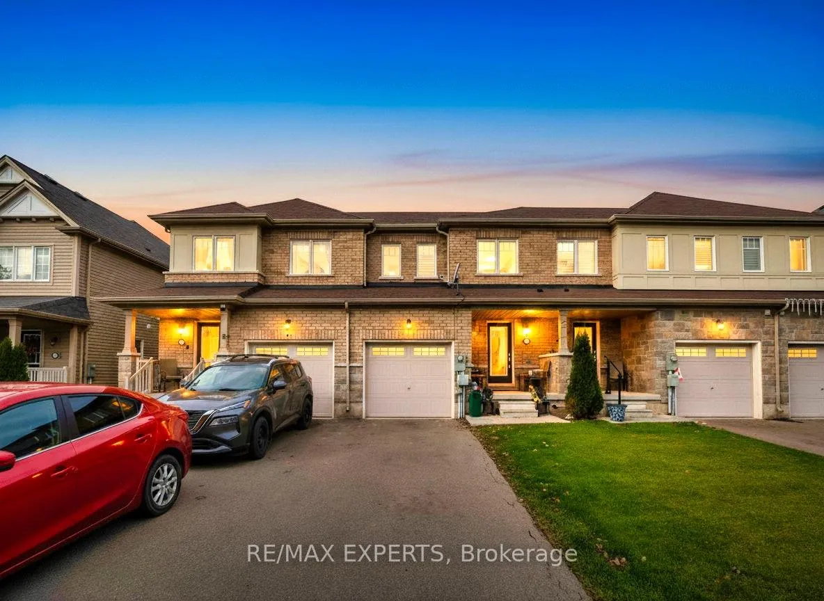 Photo 2 of 7790 White Pine Crescent, Niagara Falls, Brown — HOMEH