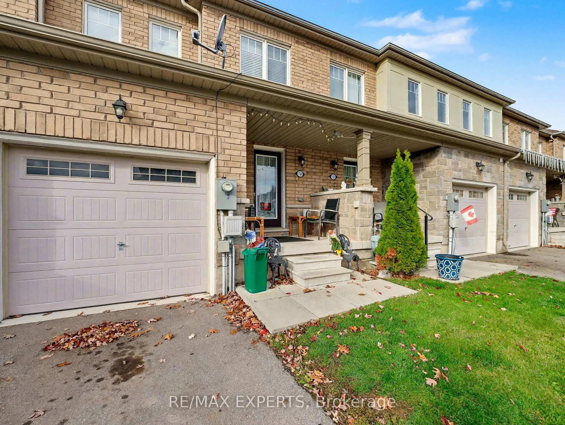 Photo 5 of 7790 White Pine Crescent, Niagara Falls, Brown — HOMEH