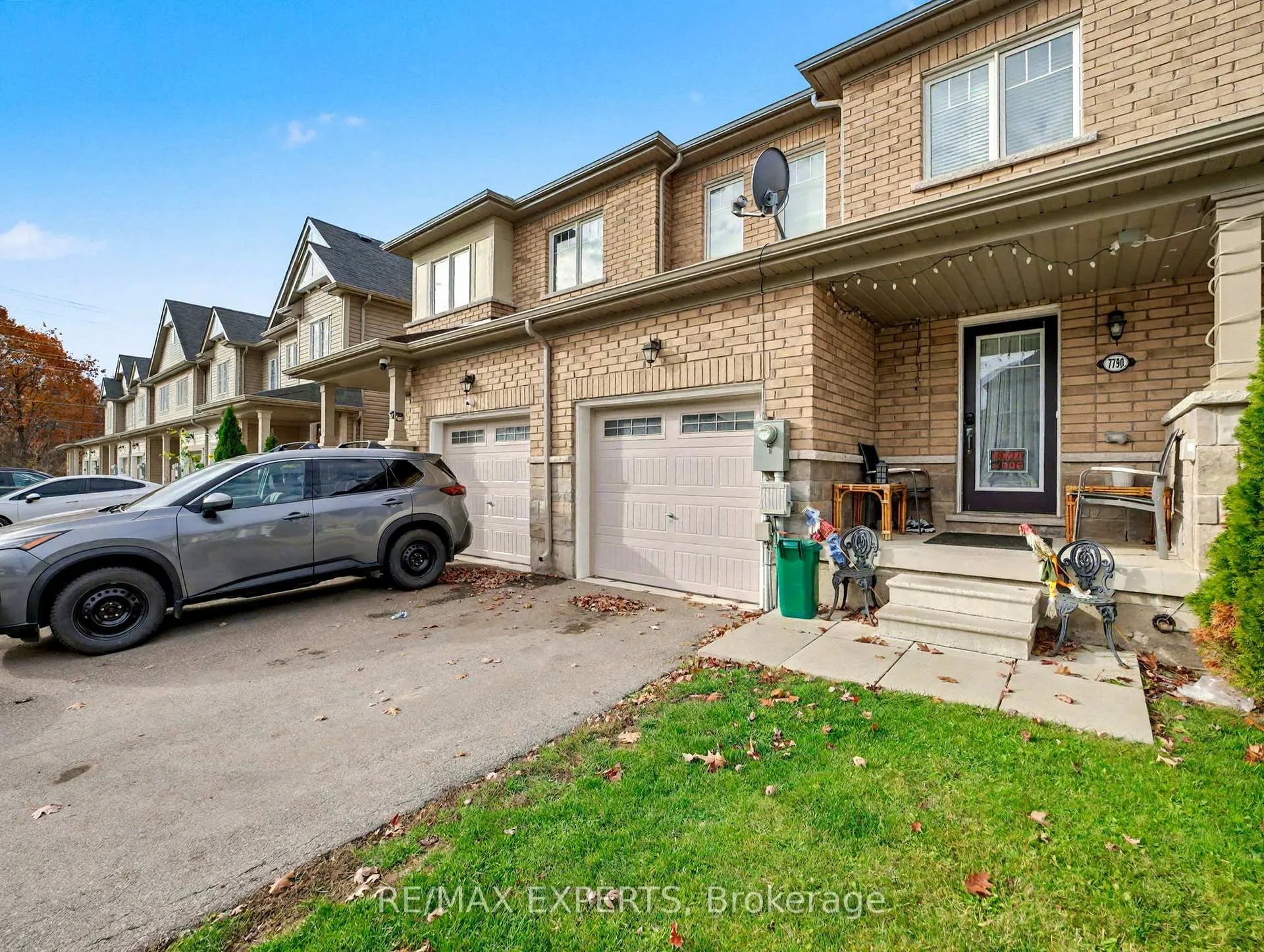 Photo 6 of 7790 White Pine Crescent, Niagara Falls, Brown — HOMEH