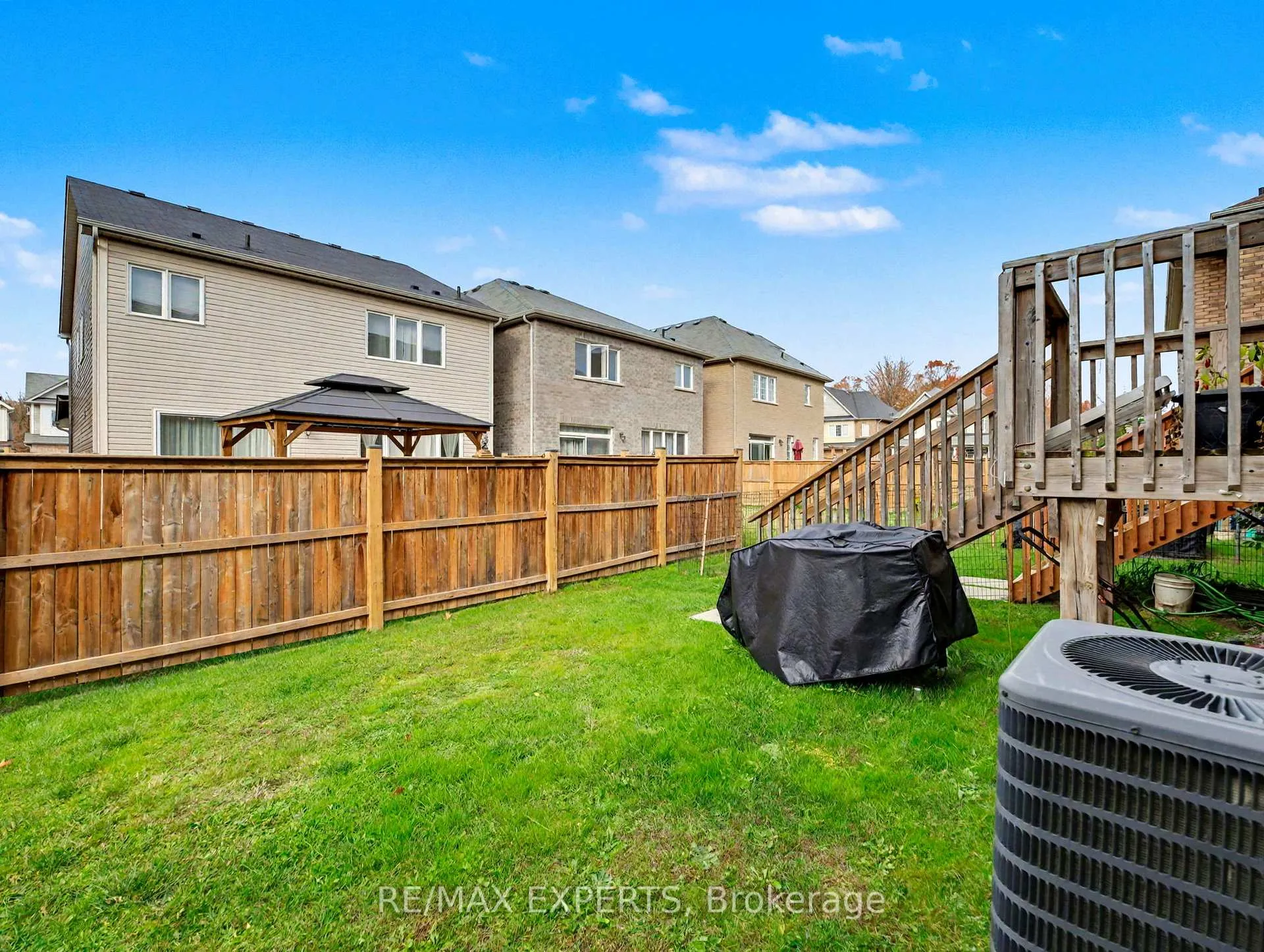 Photo 9 of 7790 White Pine Crescent, Niagara Falls, Brown — HOMEH