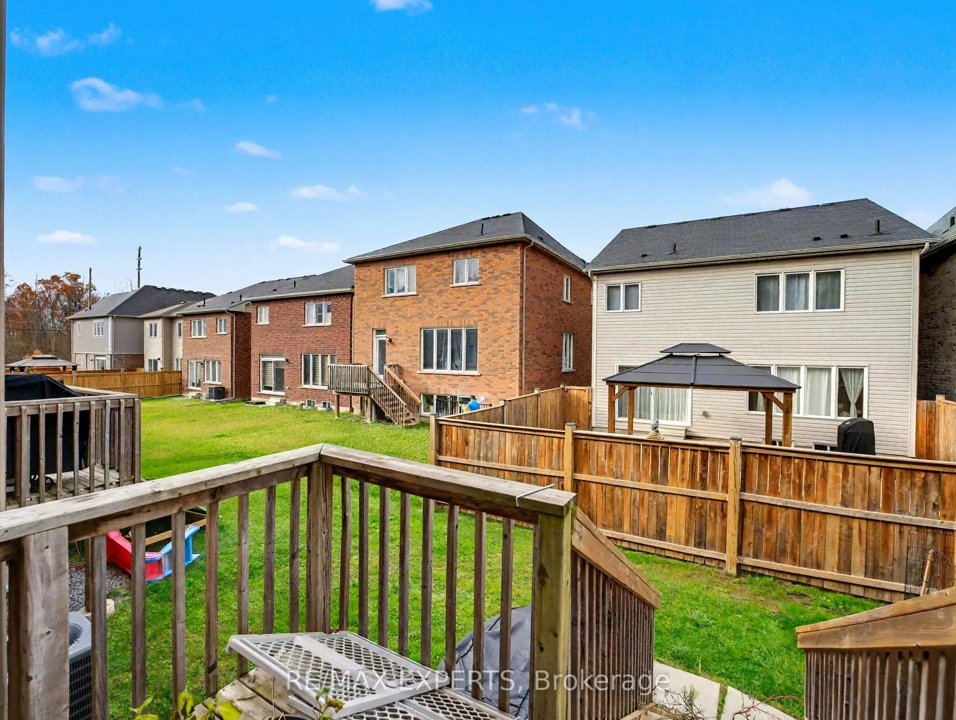 Photo 11 of 7790 White Pine Crescent, Niagara Falls, Brown — HOMEH