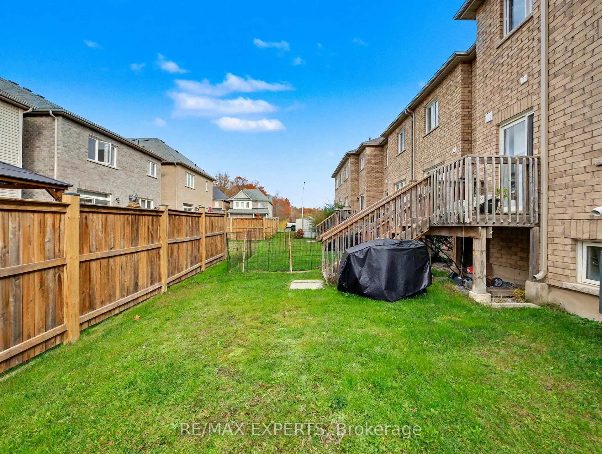Photo 13 of 7790 White Pine Crescent, Niagara Falls, Brown — HOMEH