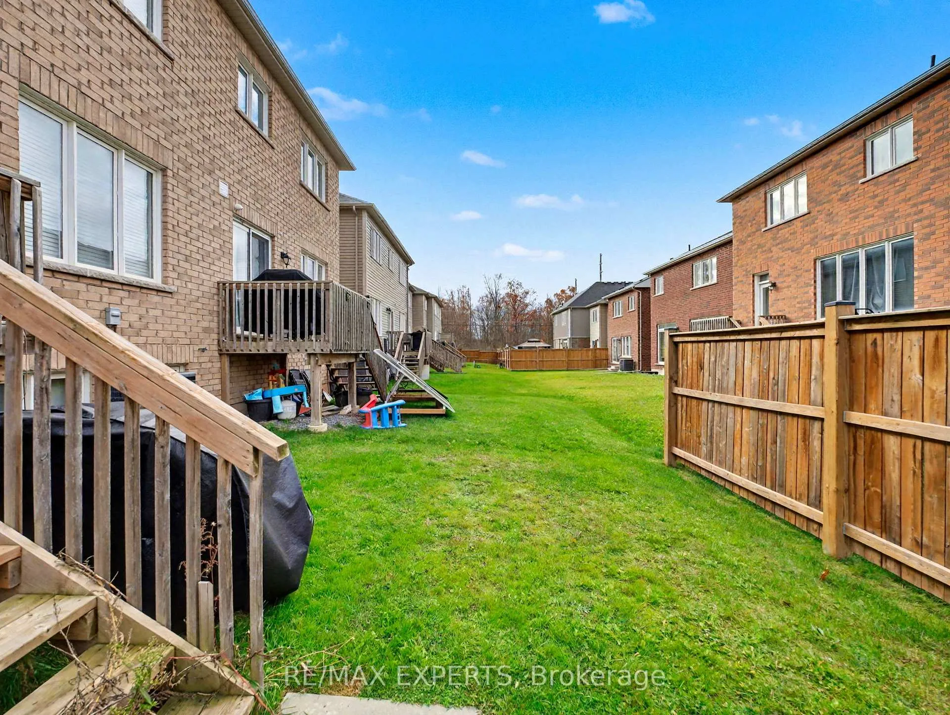 Photo 14 of 7790 White Pine Crescent, Niagara Falls, Brown — HOMEH