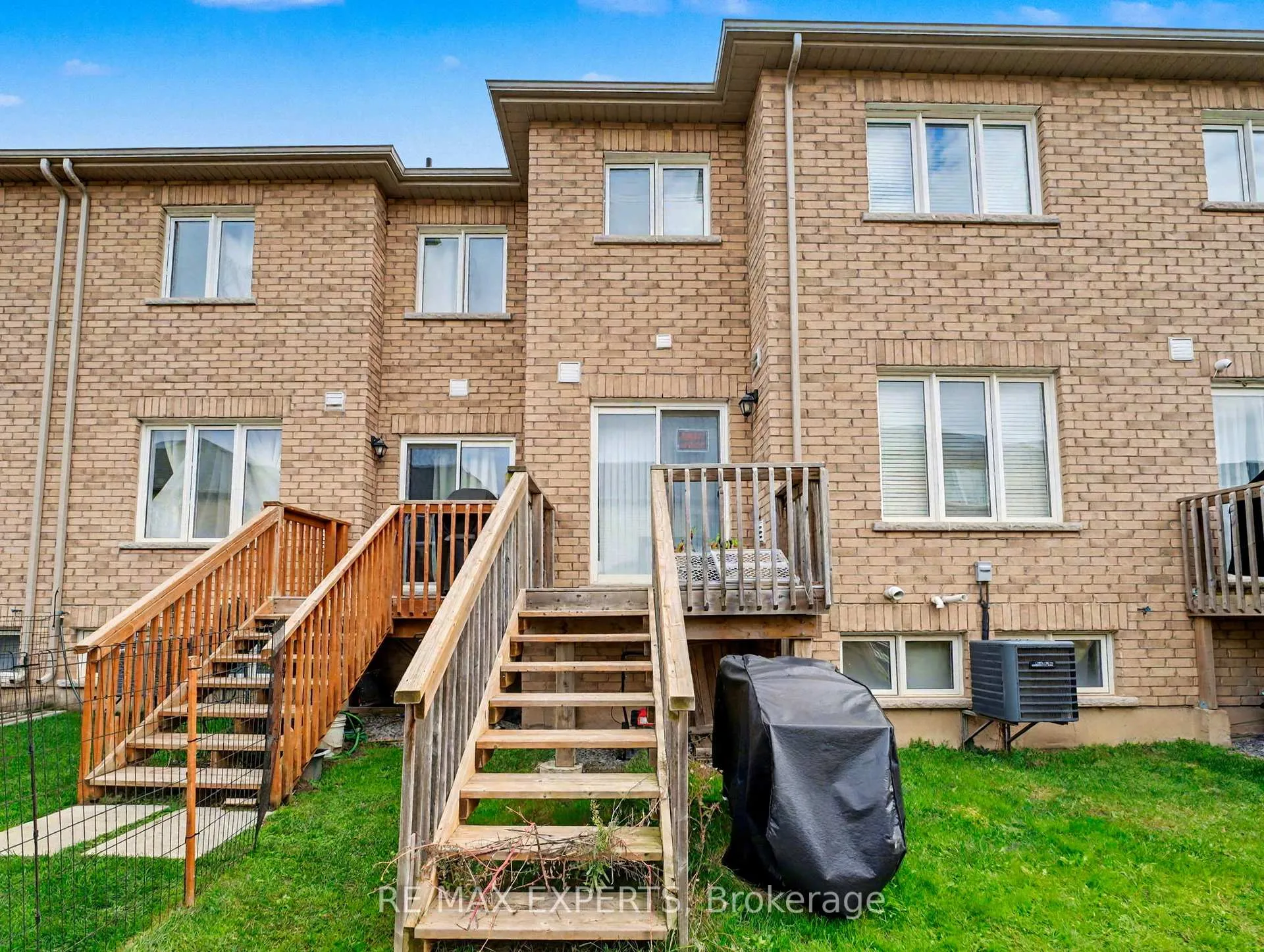 Photo 15 of 7790 White Pine Crescent, Niagara Falls, Brown — HOMEH