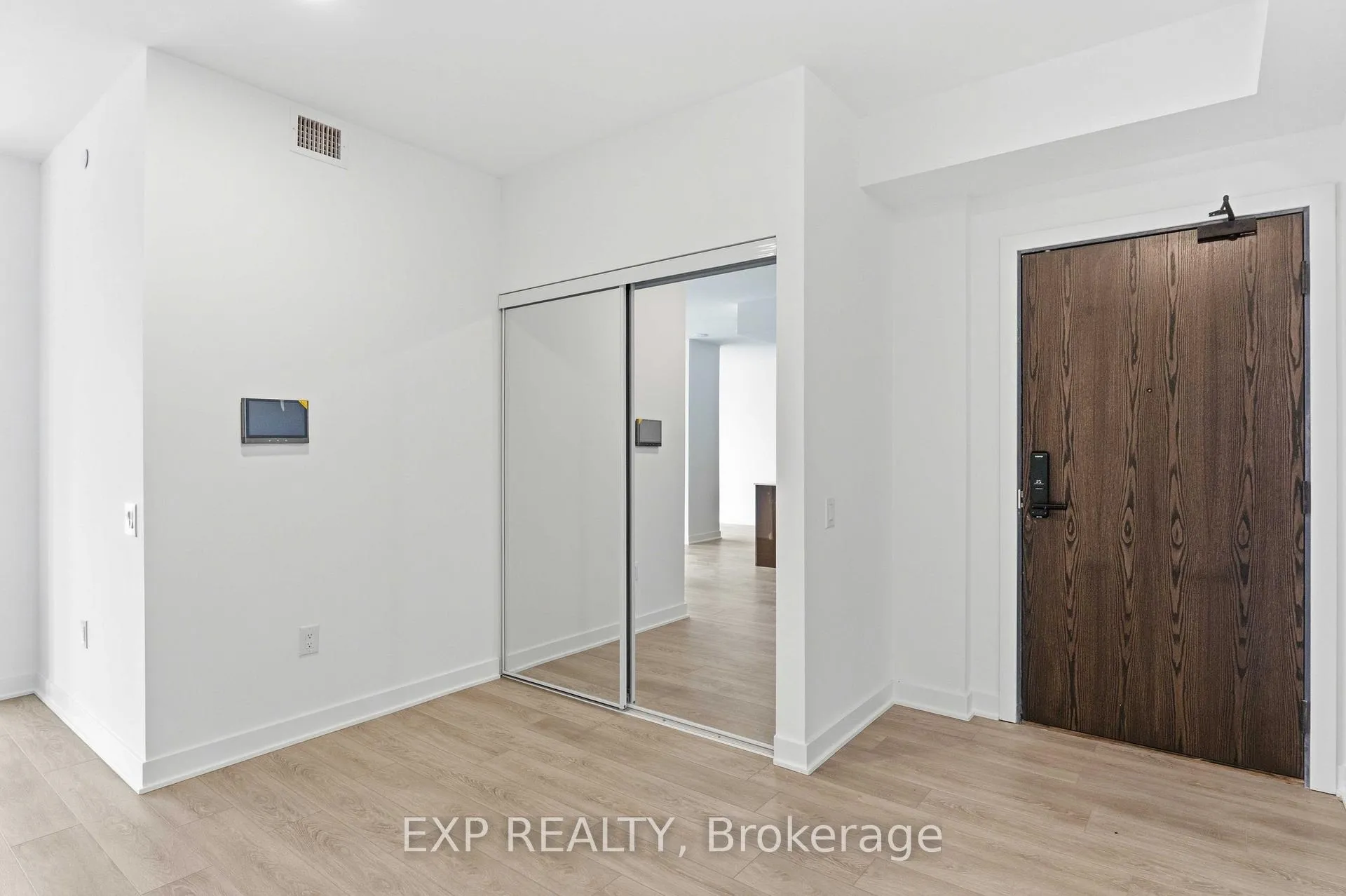 Photo 4 of Unit 1017, 2782 Barton Street E, Hamilton, Riverdale — HOMEH