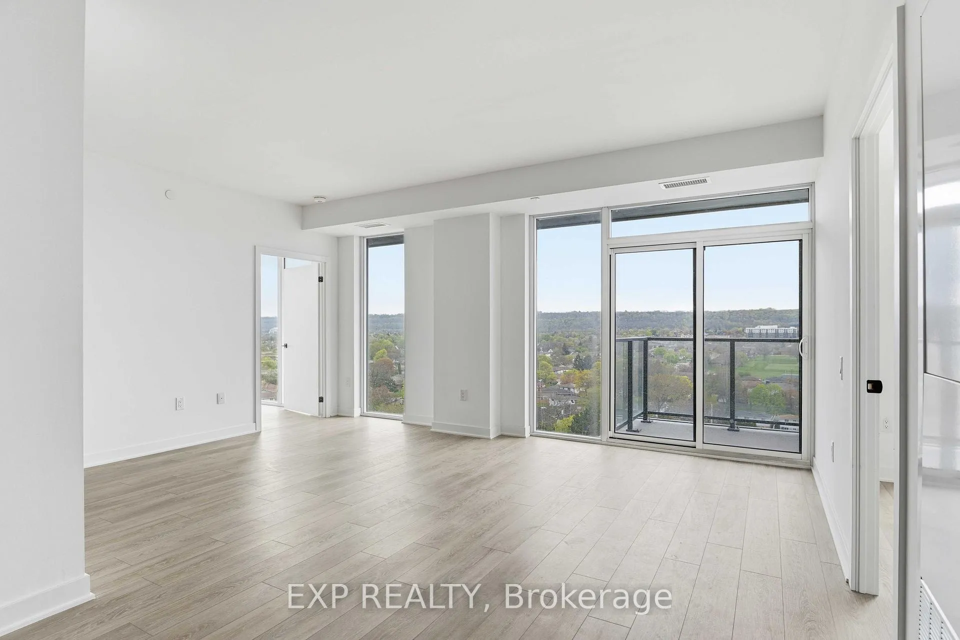 Photo 5 of Unit 1017, 2782 Barton Street E, Hamilton, Riverdale — HOMEH