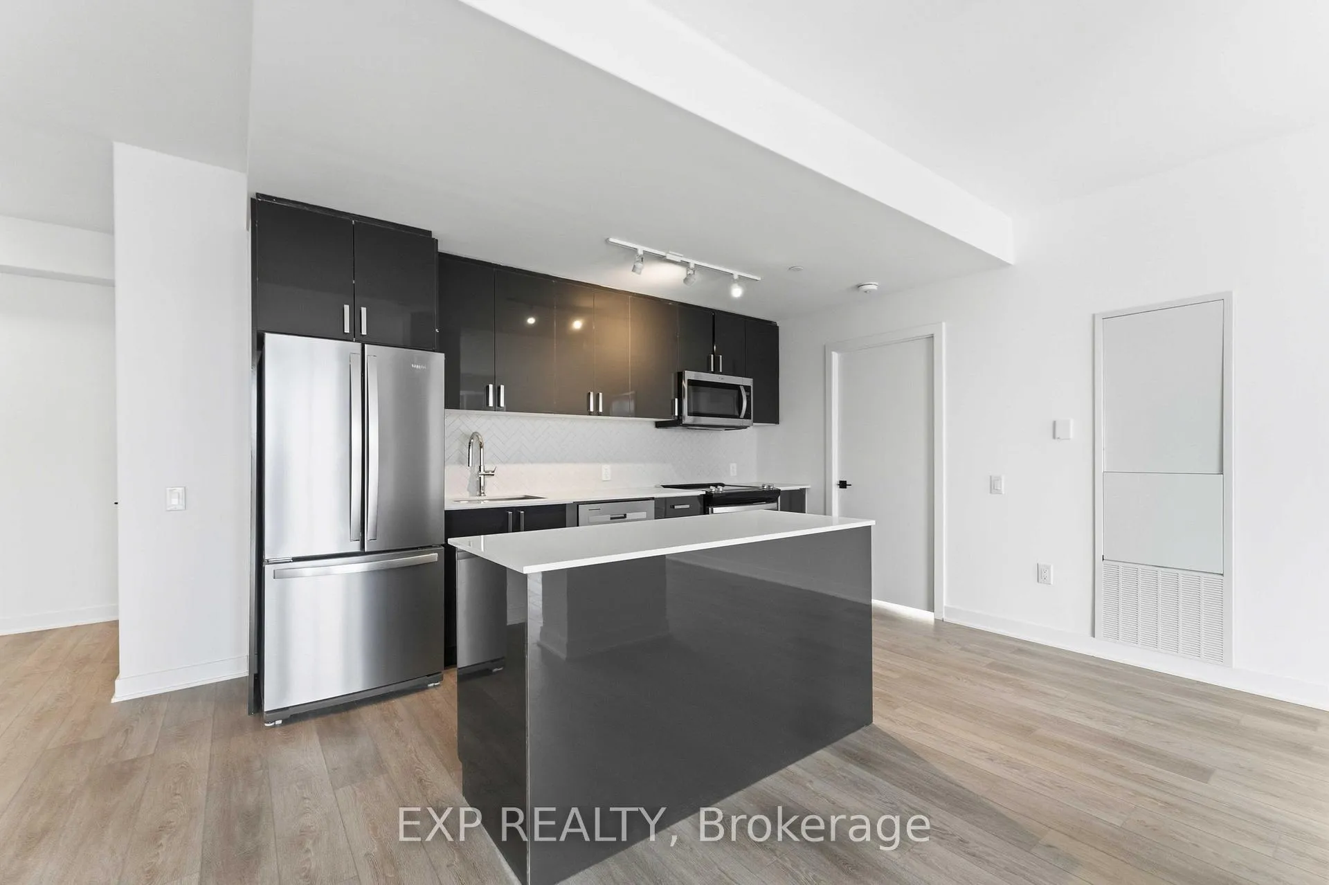 Photo 8 of Unit 1017, 2782 Barton Street E, Hamilton, Riverdale — HOMEH