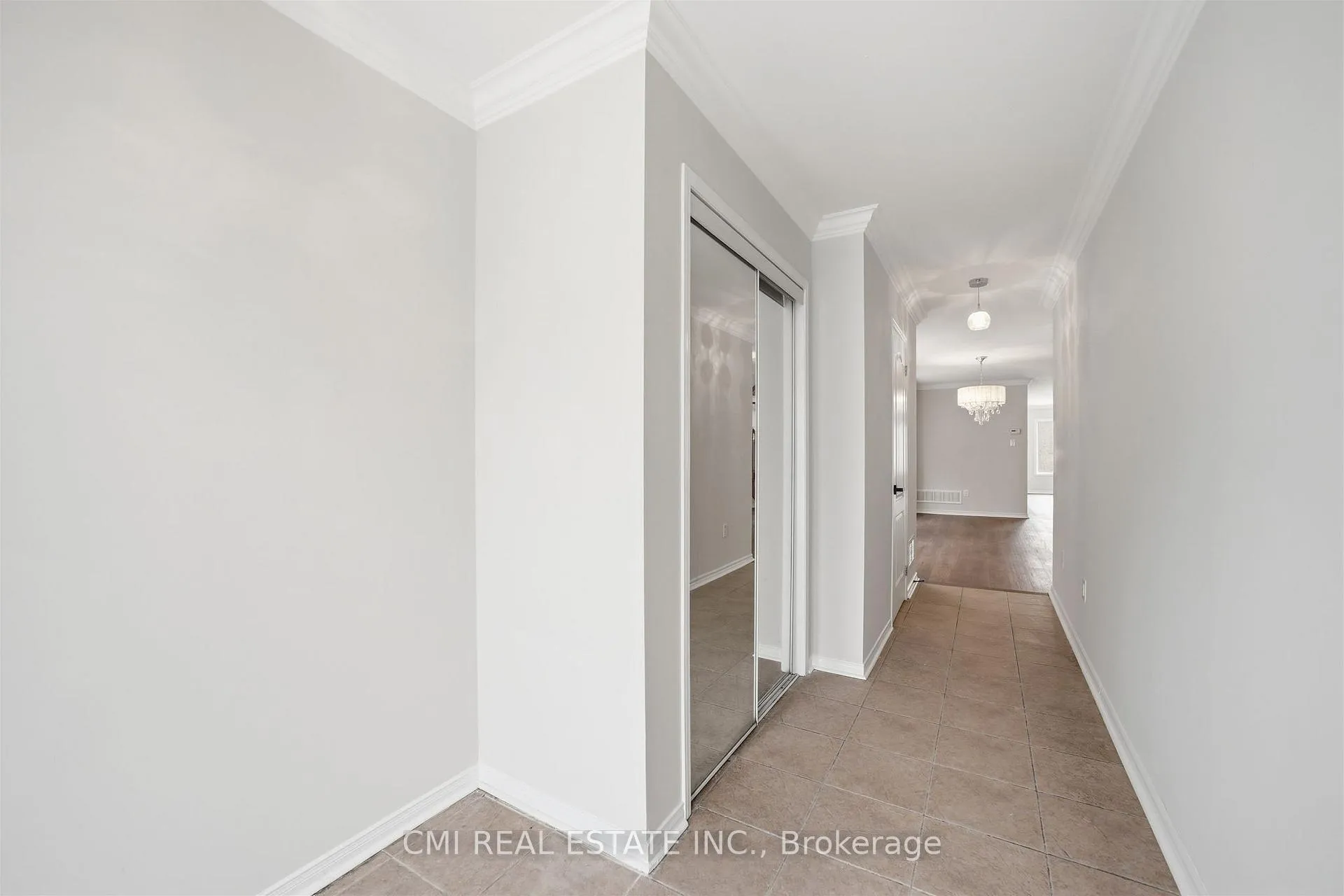 Photo 4 of 107 Venice Gate Drive, Vaughan, Vellore Village — HOMEH
